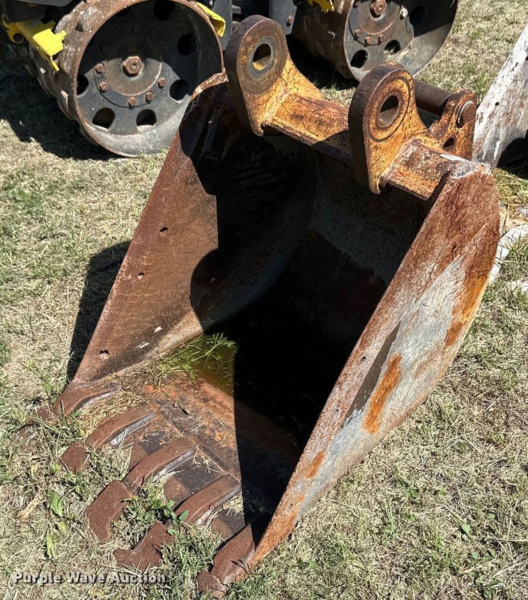 image for item OL9549 Backhoe bucket