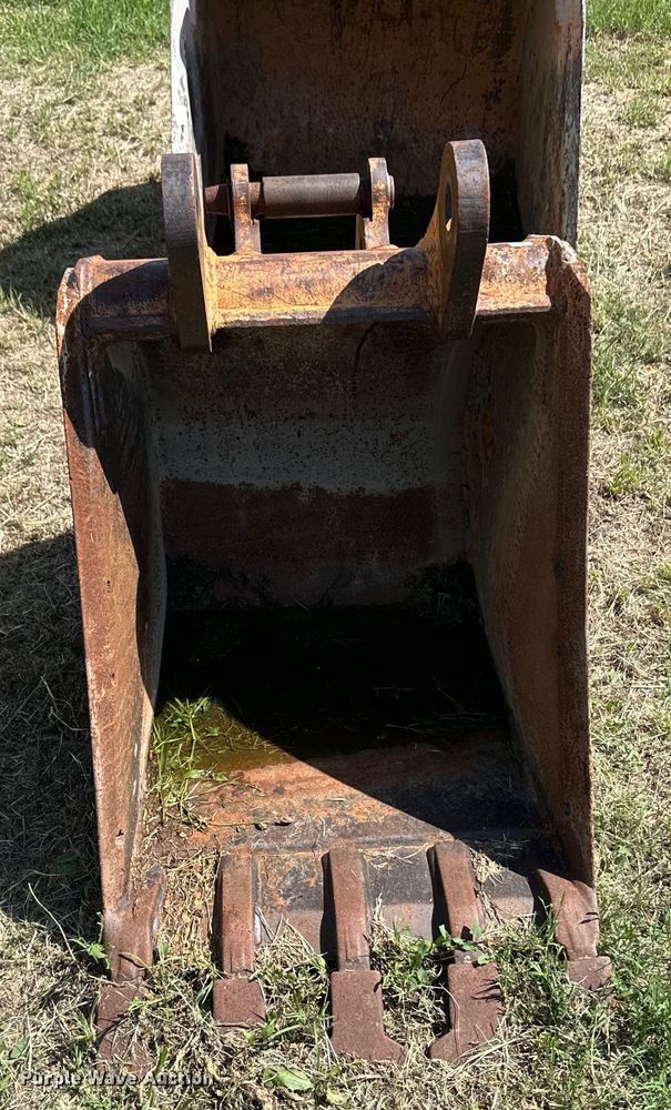 image for item OL9549 Backhoe bucket