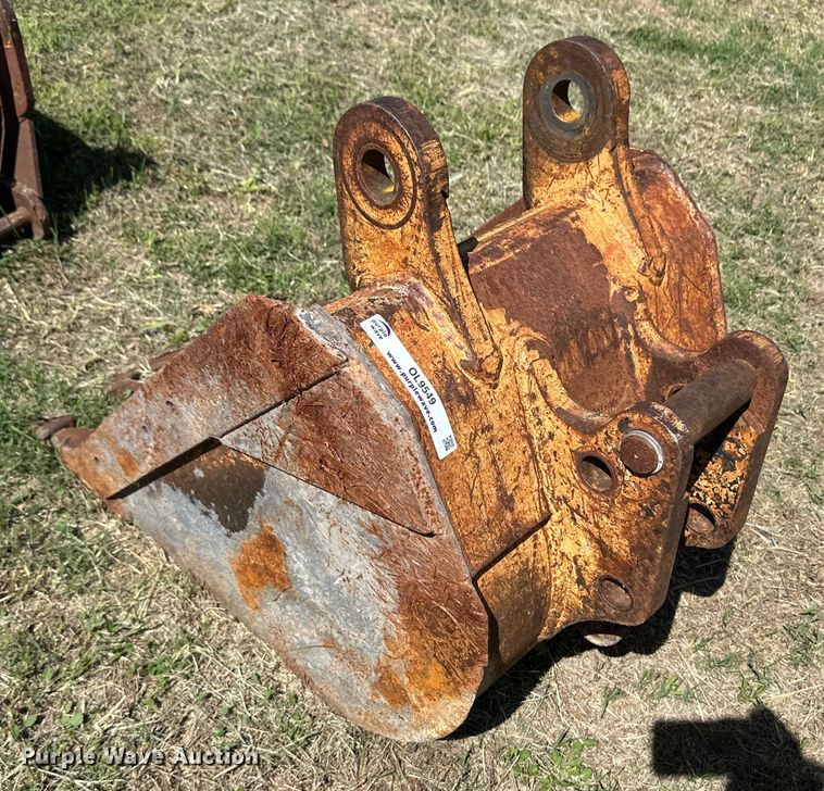 image for item OL9549 Backhoe bucket