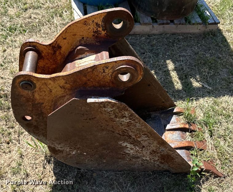 image for item OL9550 Backhoe bucket