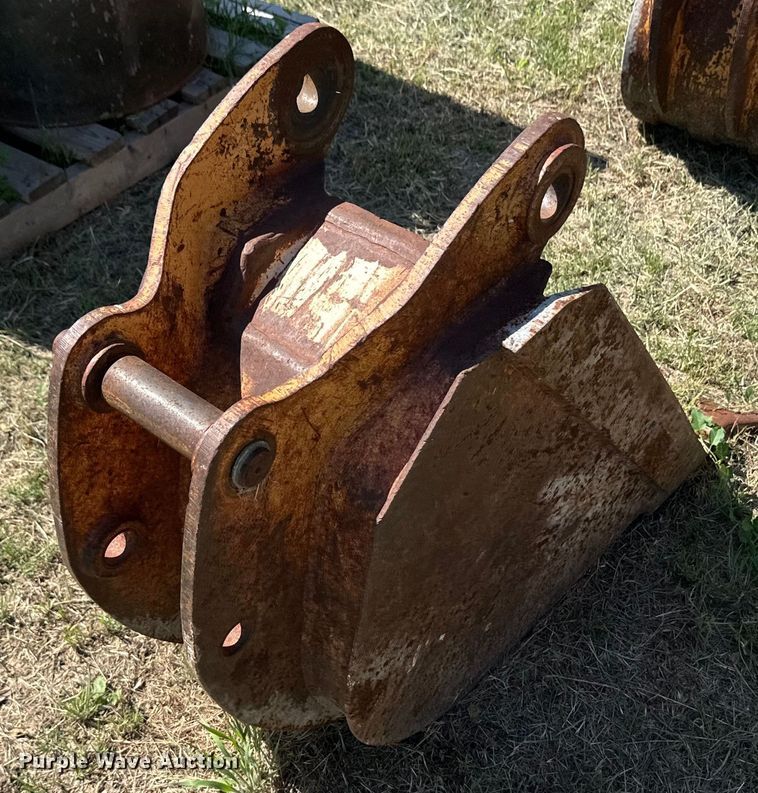 image for item OL9550 Backhoe bucket
