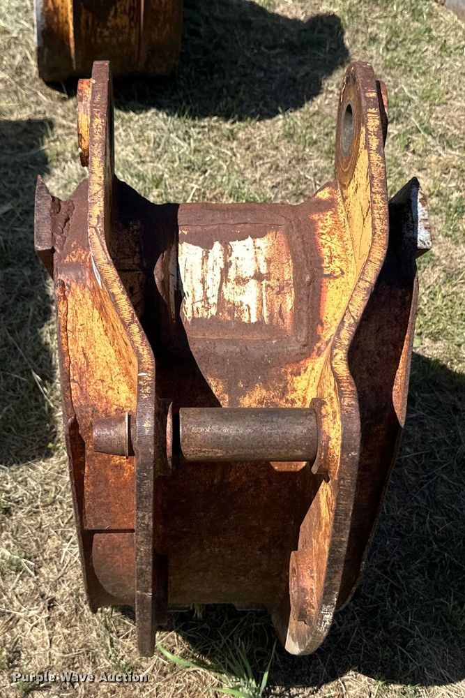 image for item OL9550 Backhoe bucket