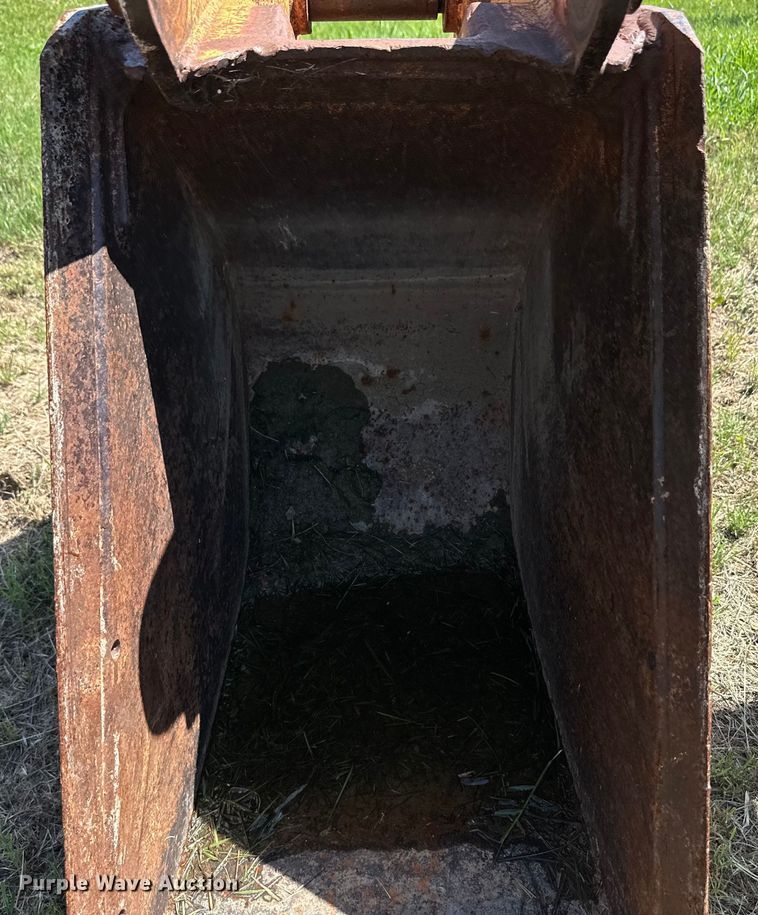 image for item OL9550 Backhoe bucket