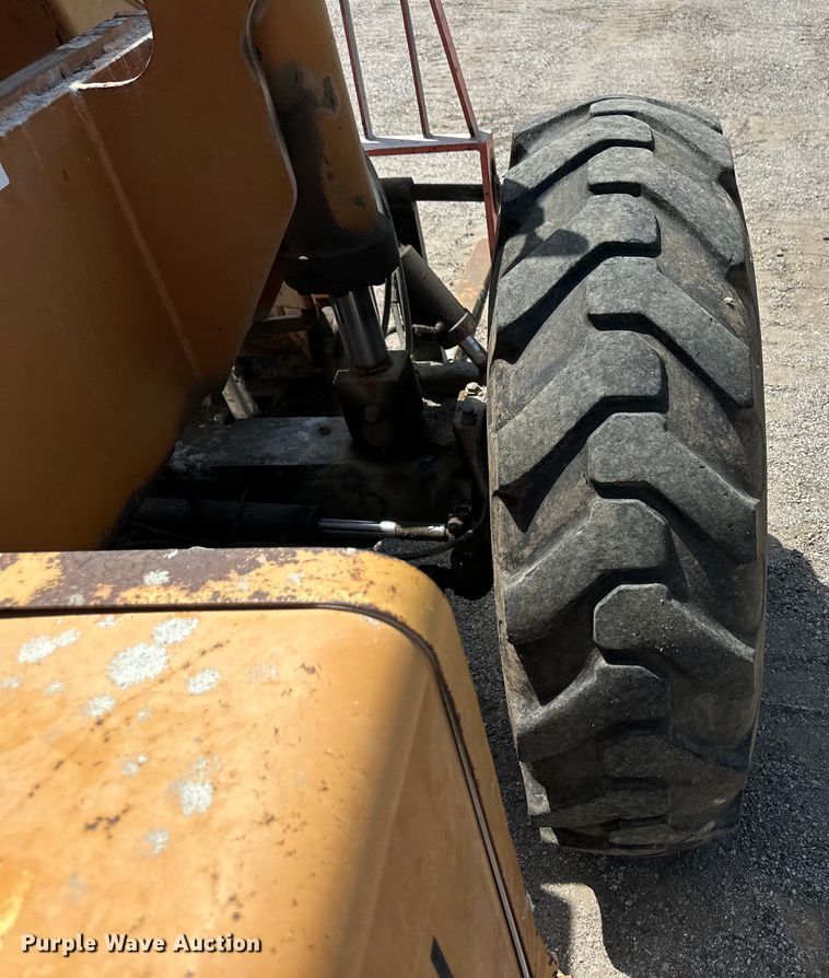 image for item OL9553 2002 Lull 844C-42 telehandler