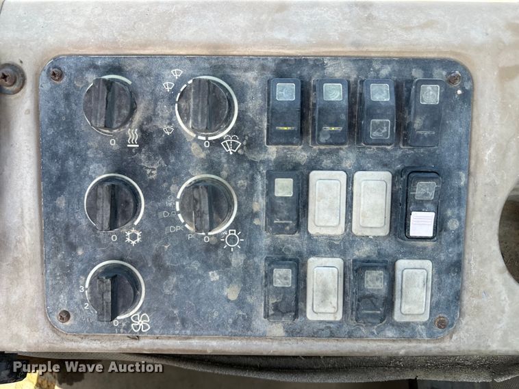 image for item OL9566 2004 Case 621D wheel loader