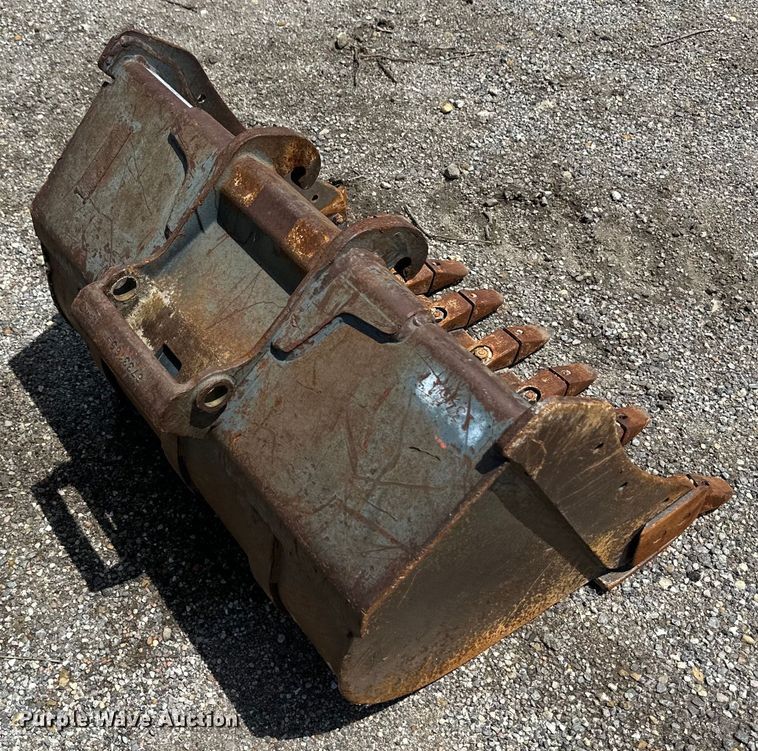 image for item OL9571 Bobcat excavator bucket