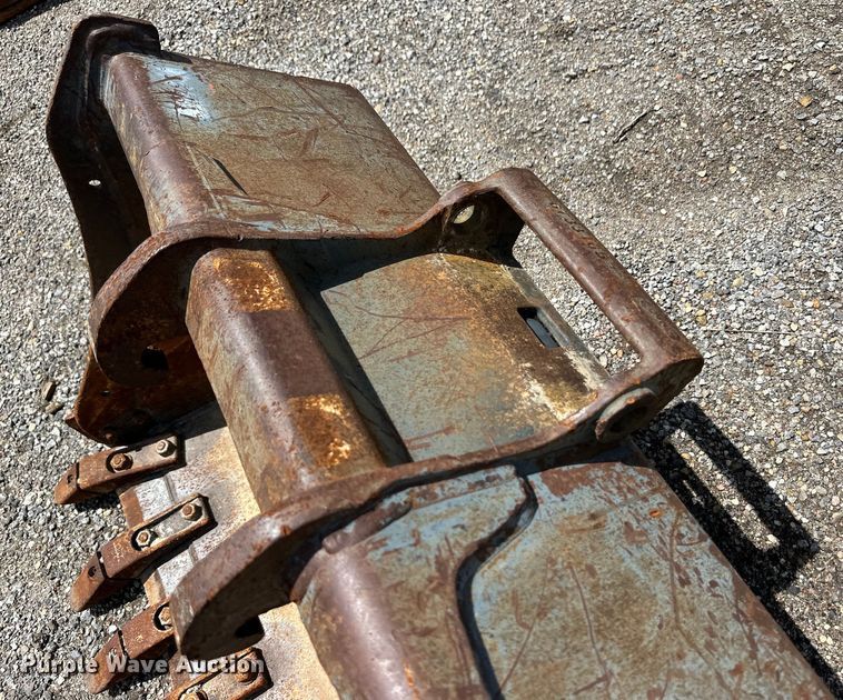 image for item OL9571 Bobcat excavator bucket