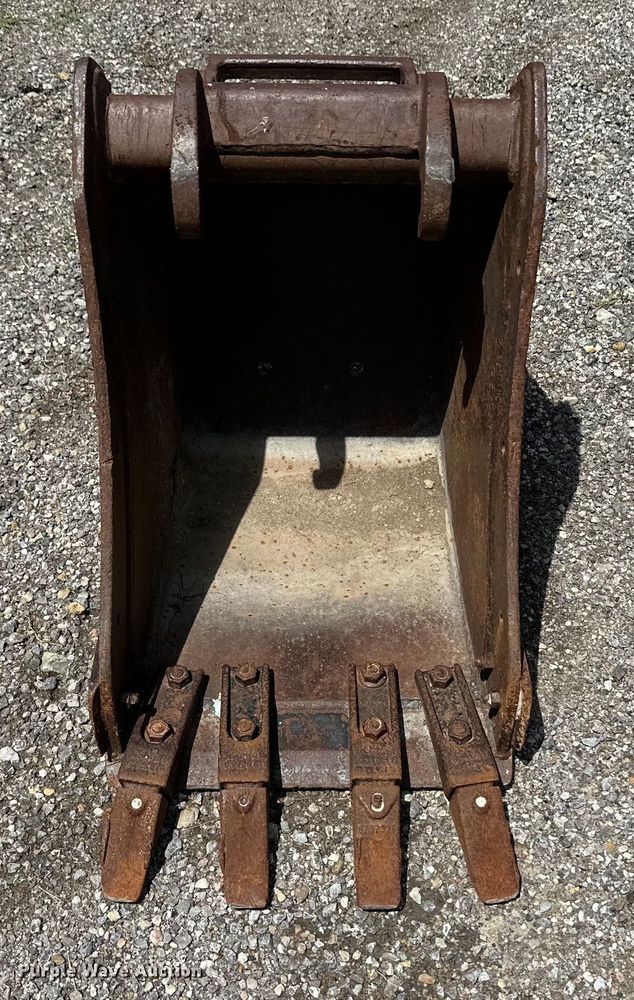 image for item OL9572 Bobcat excavator bucket