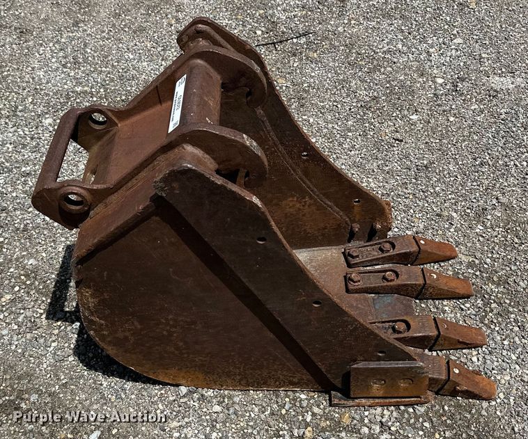 image for item OL9572 Bobcat excavator bucket