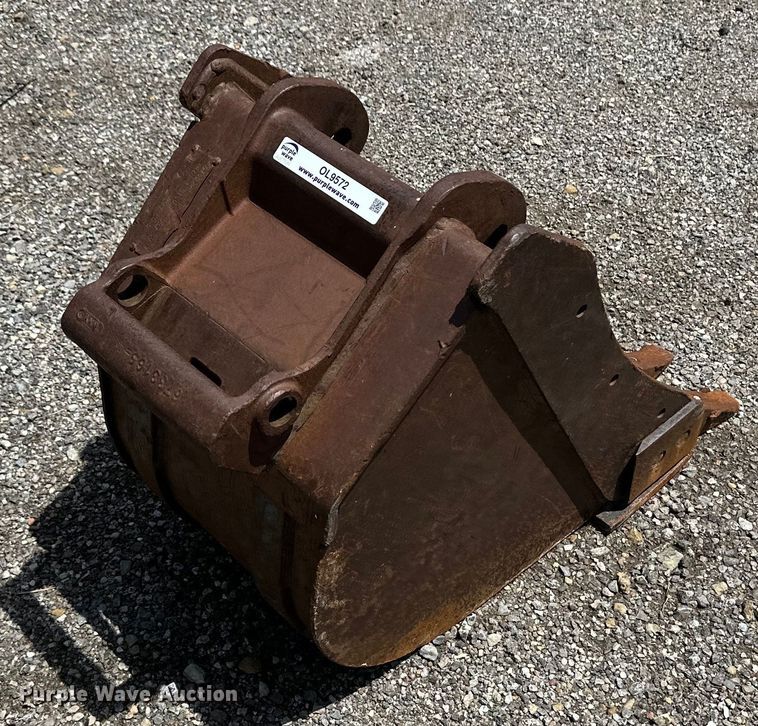 image for item OL9572 Bobcat excavator bucket