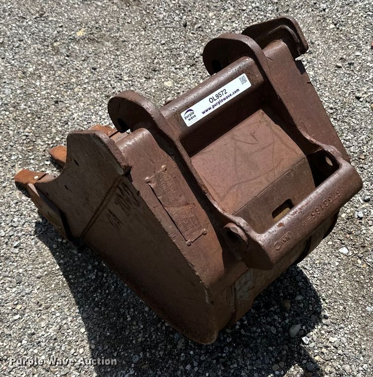 image for item OL9572 Bobcat excavator bucket