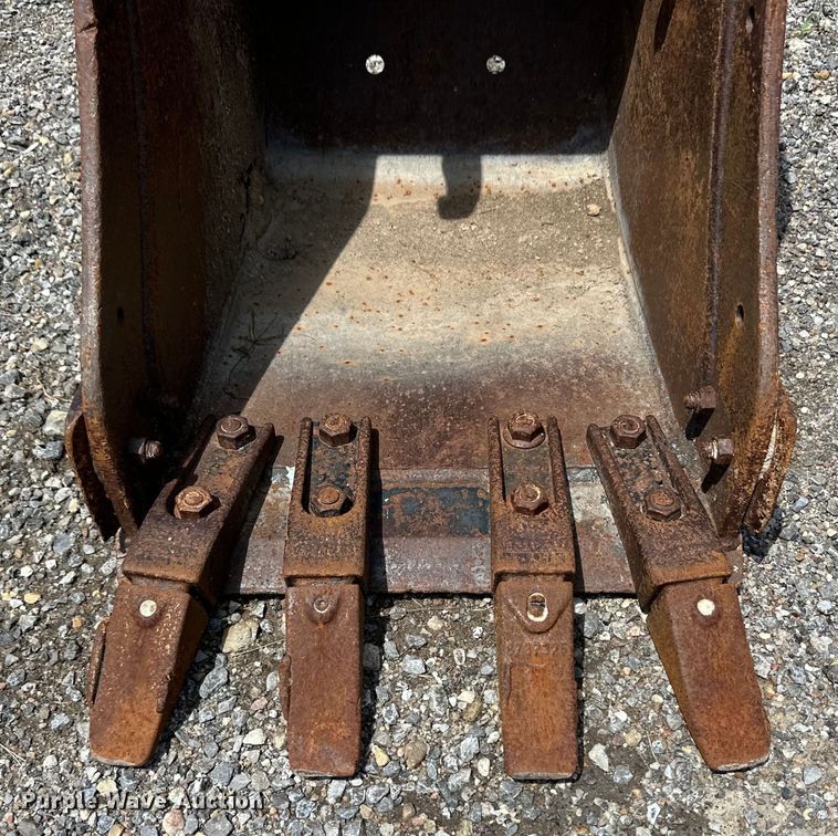image for item OL9572 Bobcat excavator bucket