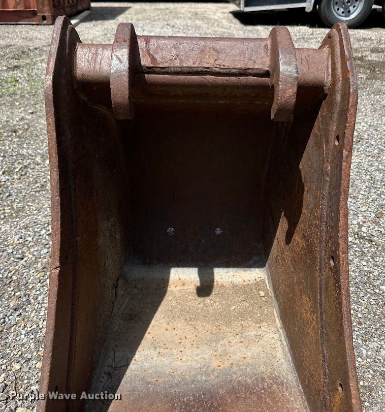 image for item OL9572 Bobcat excavator bucket