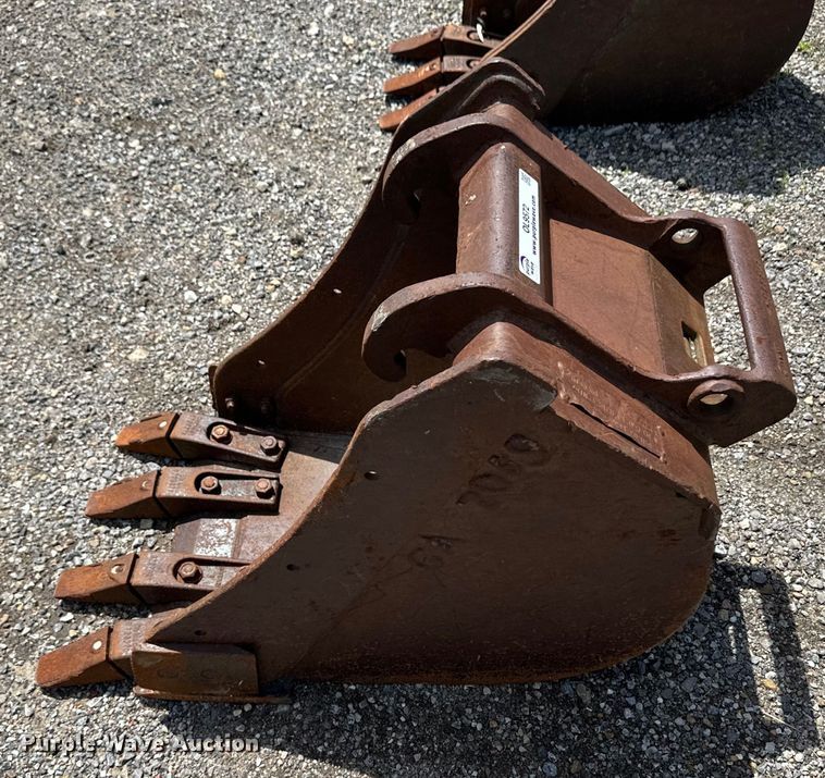 image for item OL9572 Bobcat excavator bucket