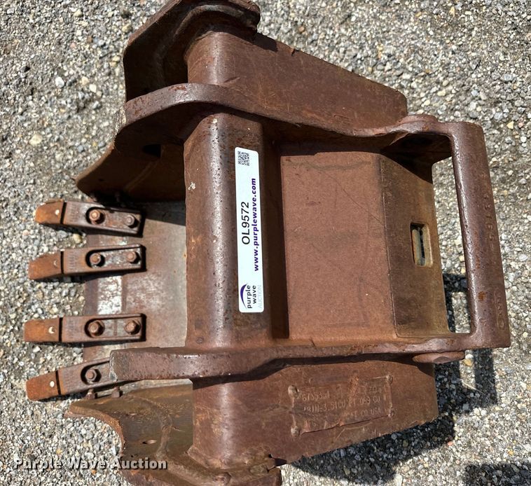 image for item OL9572 Bobcat excavator bucket