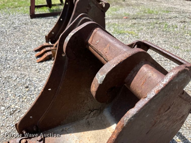 image for item OL9572 Bobcat excavator bucket