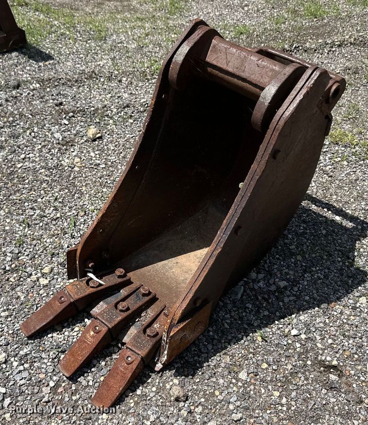 image for item OL9573 Bobcat excavator bucket