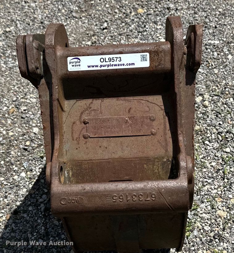 image for item OL9573 Bobcat excavator bucket