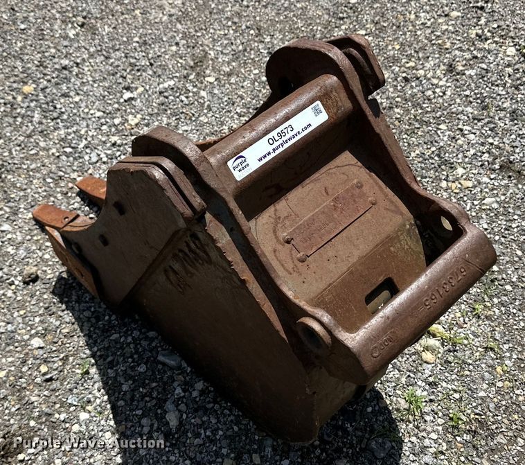 image for item OL9573 Bobcat excavator bucket