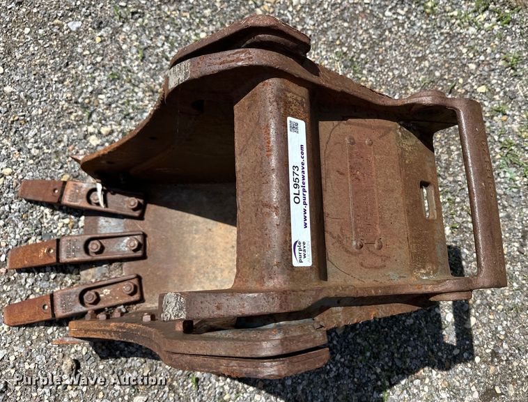 image for item OL9573 Bobcat excavator bucket