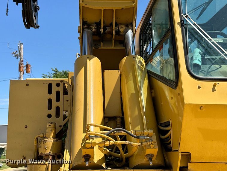 image for item OL9574 1990 Grove RT528C crane