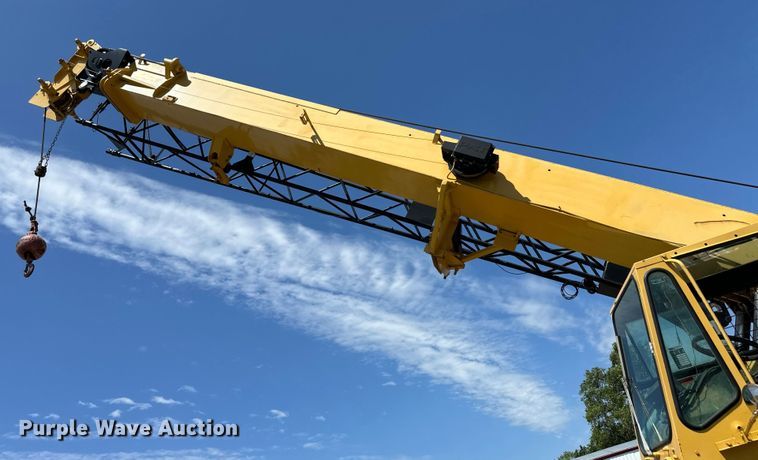 image for item OL9574 1990 Grove RT528C crane