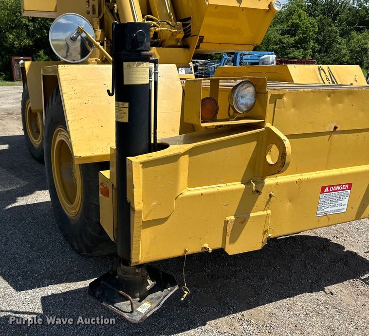 image for item OL9574 1990 Grove RT528C crane