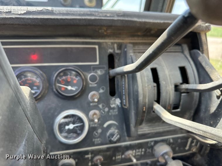 image for item OL9574 1990 Grove RT528C crane