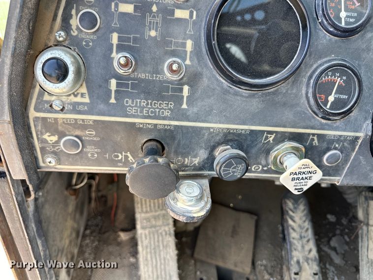 image for item OL9574 1990 Grove RT528C crane