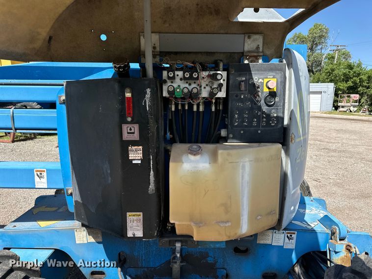 image for item OL9575 2000 Genie Z45/25J boom lift