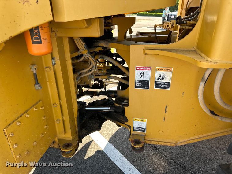 image for item OL9582 Kawasaki Task Master wheel loader