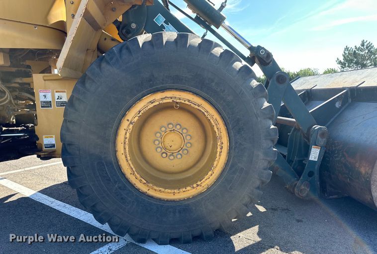 image for item OL9582 Kawasaki Task Master wheel loader