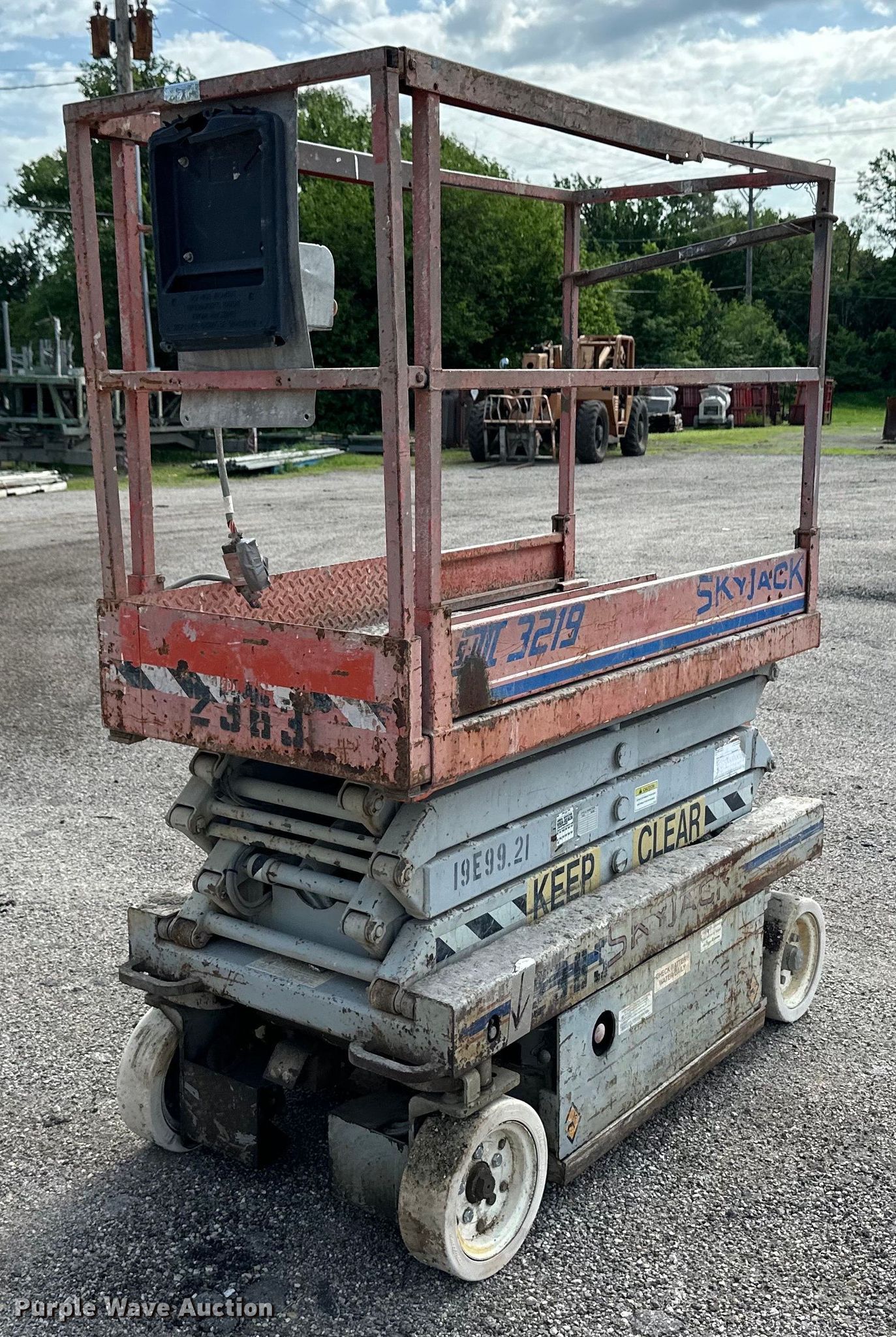 1999 SkyJack SJIII 3219 scissor lift in Augusta, KS | Item OL9518
