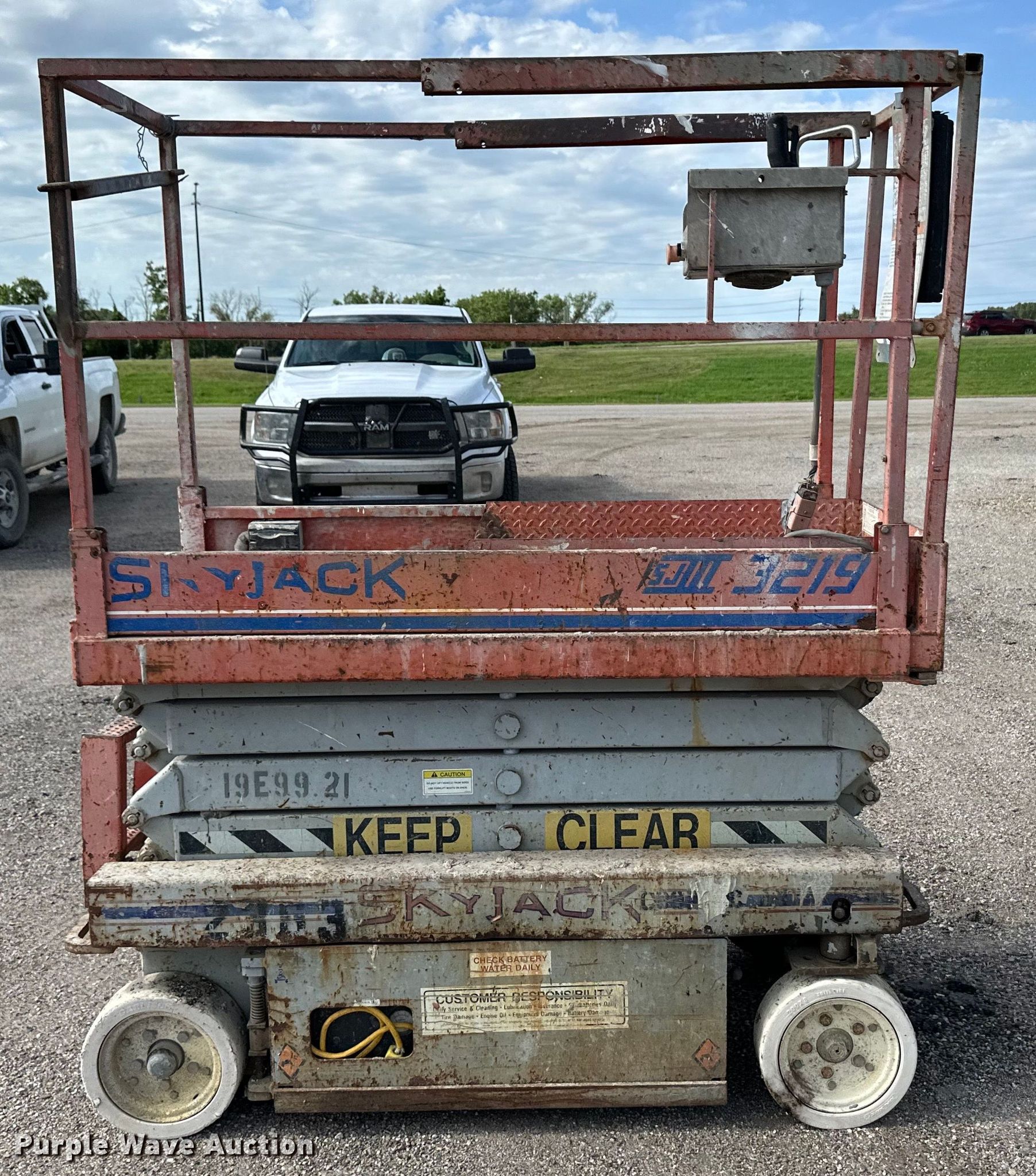1999 SkyJack SJIII 3219 scissor lift in Augusta, KS | Item OL9518