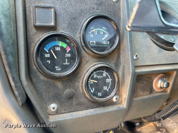 image for item DG4389 1993 Mack RD690S semi truck