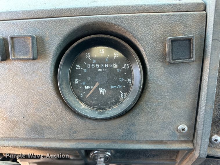 image for item DG4389 1993 Mack RD690S semi truck