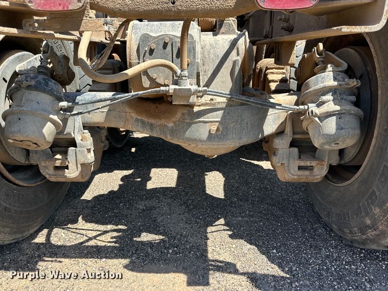 image for item DG4389 1993 Mack RD690S semi truck