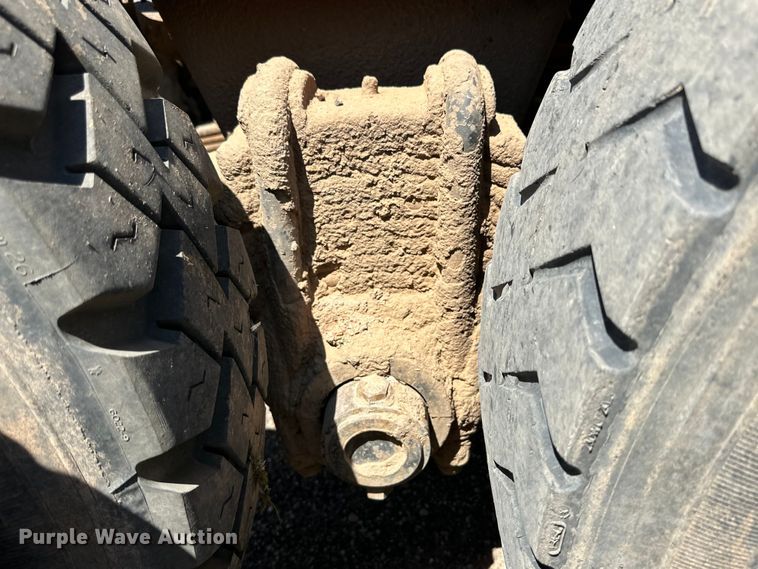 image for item DG4389 1993 Mack RD690S semi truck