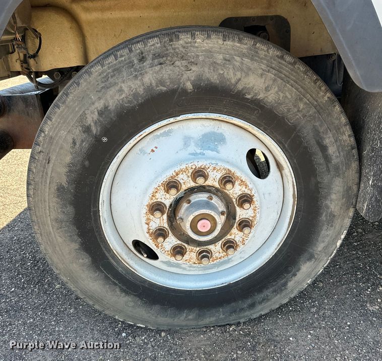 image for item DG4389 1993 Mack RD690S semi truck