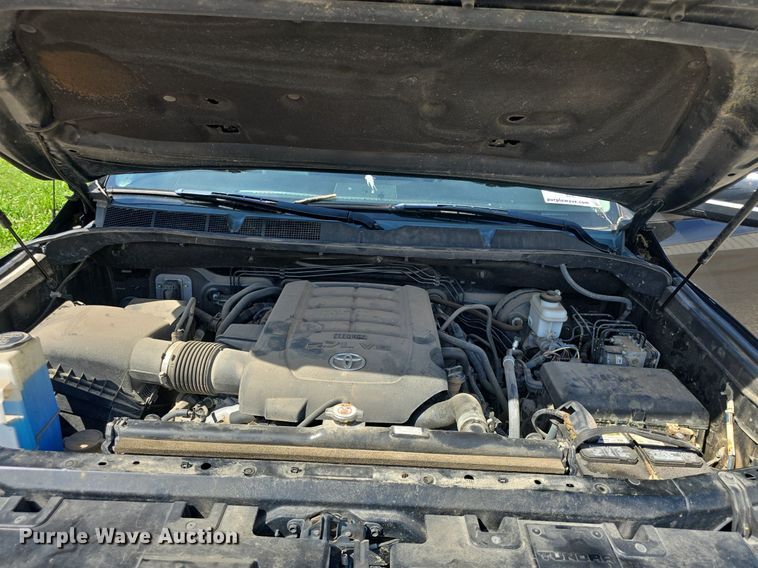 image for item DM1674 2019 Toyota  Tundra CrewMax pickup truck