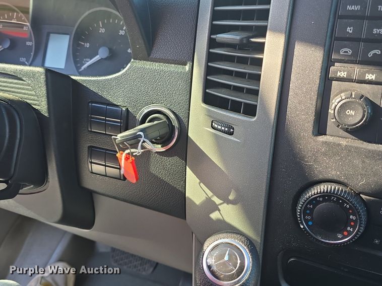 image for item DM1684 2015 Mercedes Benz 2500 Sprinter van