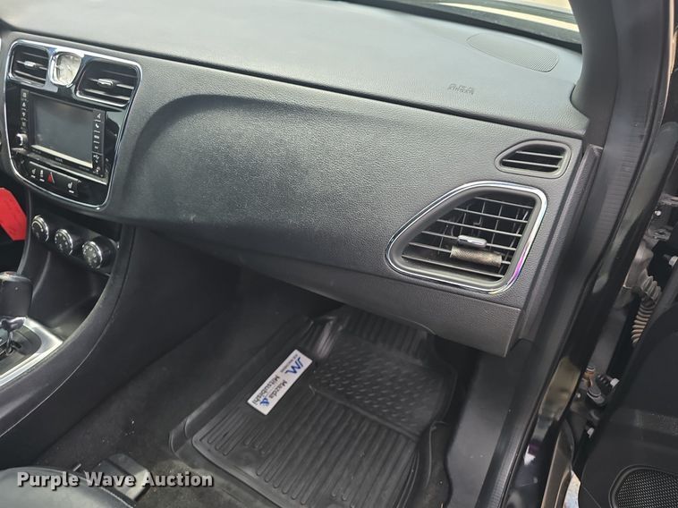 image for item DM1691 2012 Chrysler  200 