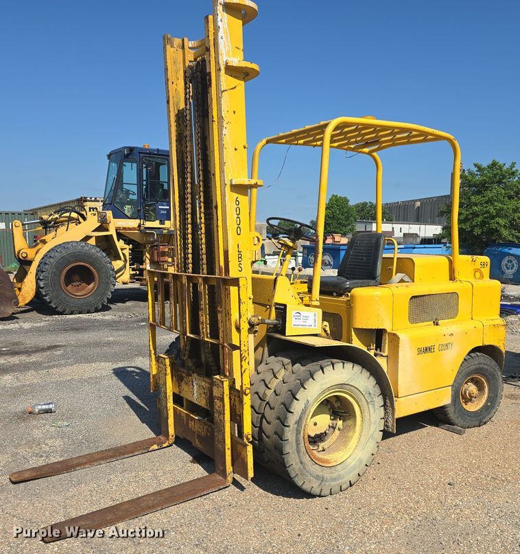 image for item DM1709 Allis Chalmers forklift