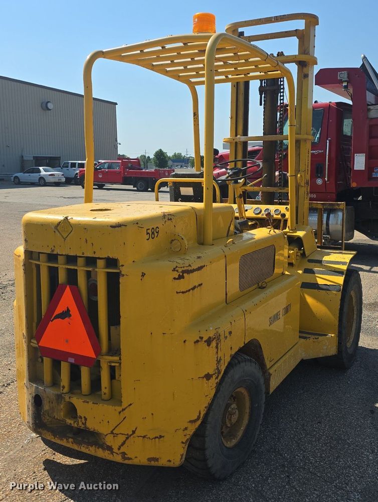 image for item DM1709 Allis Chalmers forklift