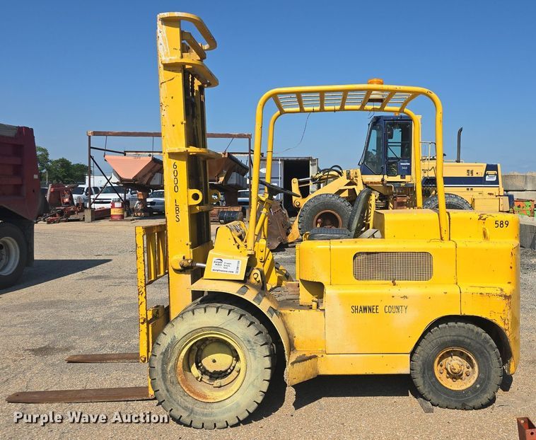 image for item DM1709 Allis Chalmers forklift
