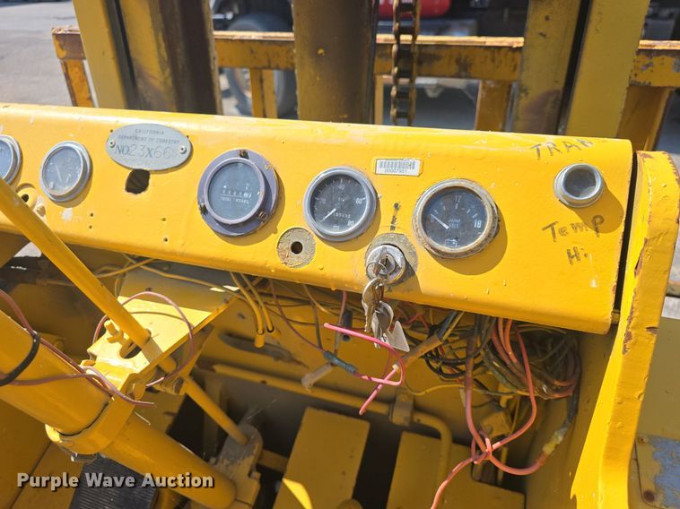 image for item DM1709 Allis Chalmers forklift