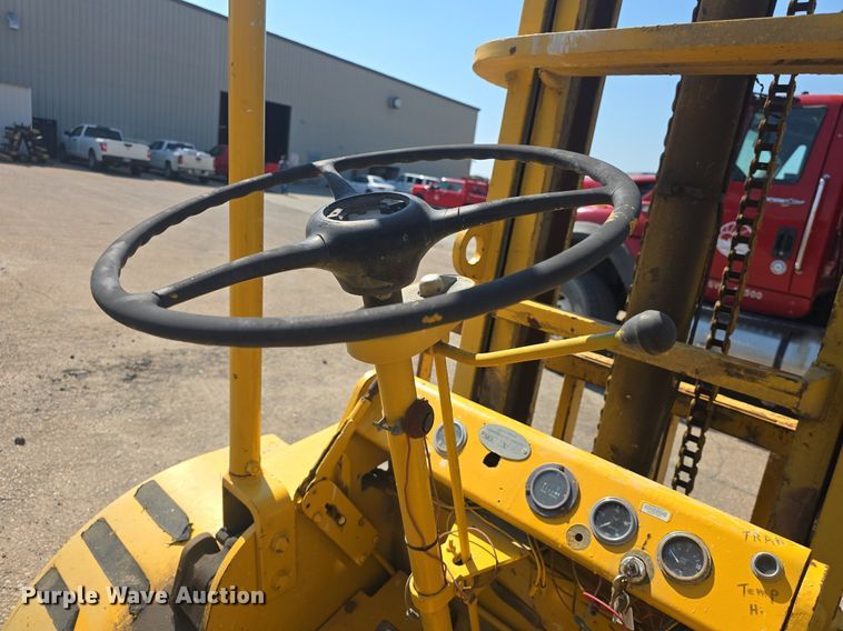 image for item DM1709 Allis Chalmers forklift