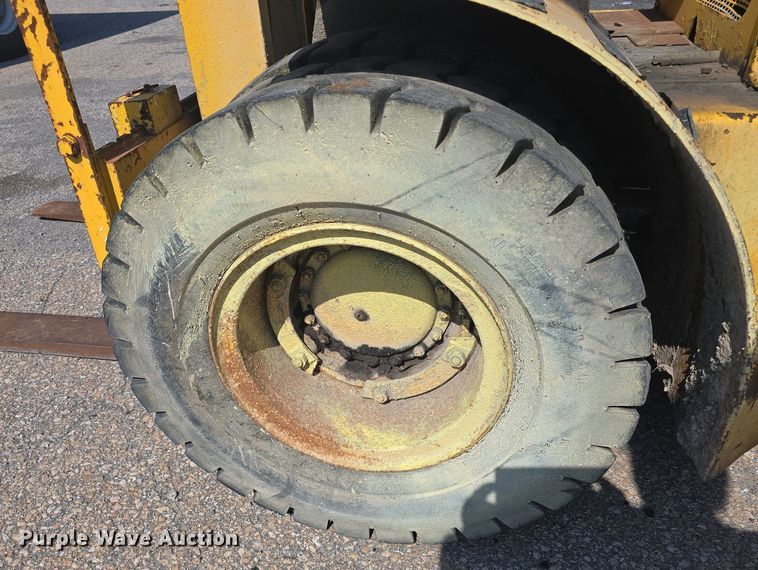 image for item DM1709 Allis Chalmers forklift