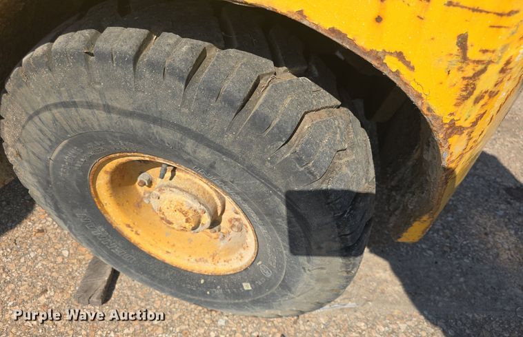 image for item DM1709 Allis Chalmers forklift