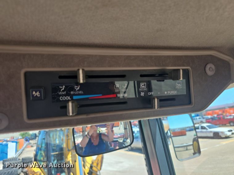 image for item DM1737 Kubota M125X MFWD tractor